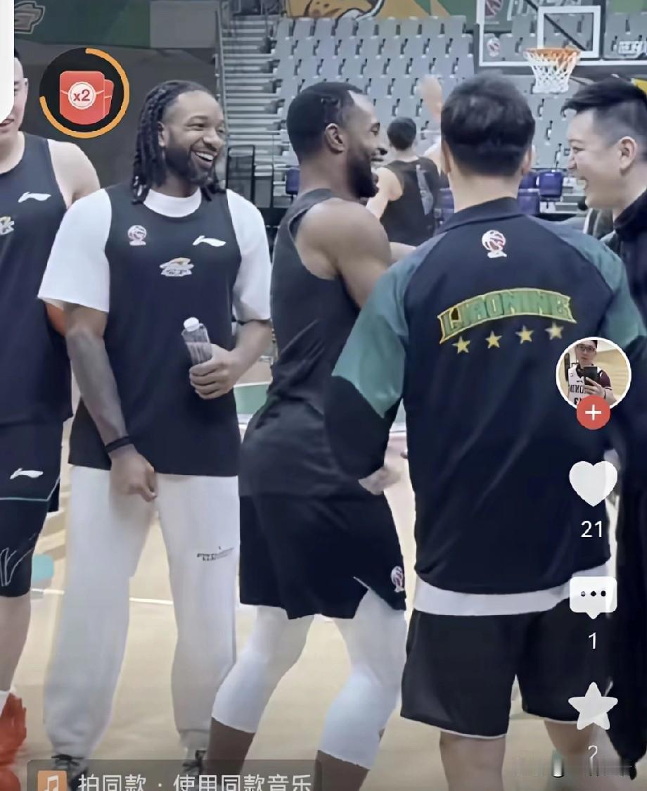 场下热火朝天，场上毫不留情！弗格，张镇麟回辽宁，见到队友开心相拥，扬鸣及时打感