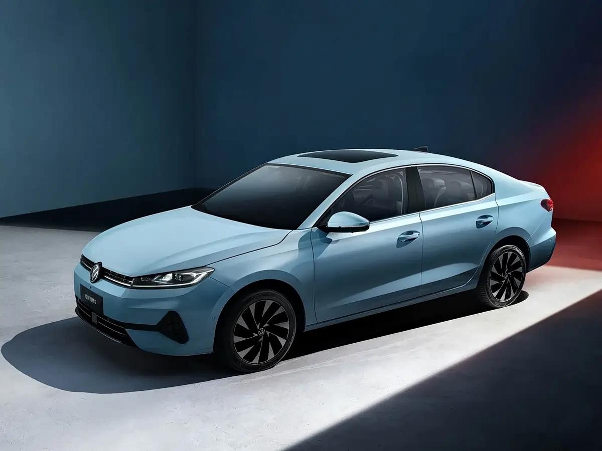 一汽大众全新速腾S亮相，预计2026年3月上市。外观，前脸用几何线条强化横