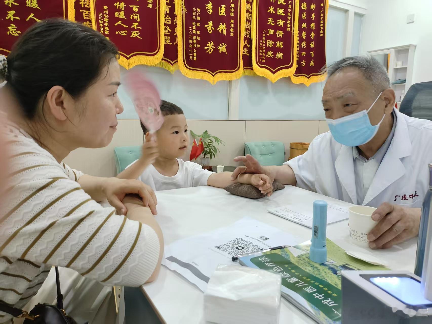 呕逆阴阳辨：从“火灼金鸣”到“水泛舟倾”的升降玄机《金匮要略》有云：“呕家有痈脓