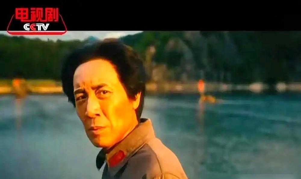 你敢信吗？有些人兜兜转转，总会在顶峰相见。1995年，张艺谋在《摇啊摇，摇到