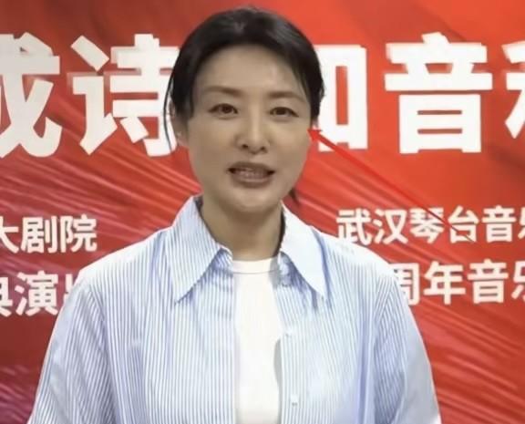 56岁周涛素颜现身武汉参加活动！变化太大差点以为是刘璇[捂脸哭][捂脸哭][捂脸哭]