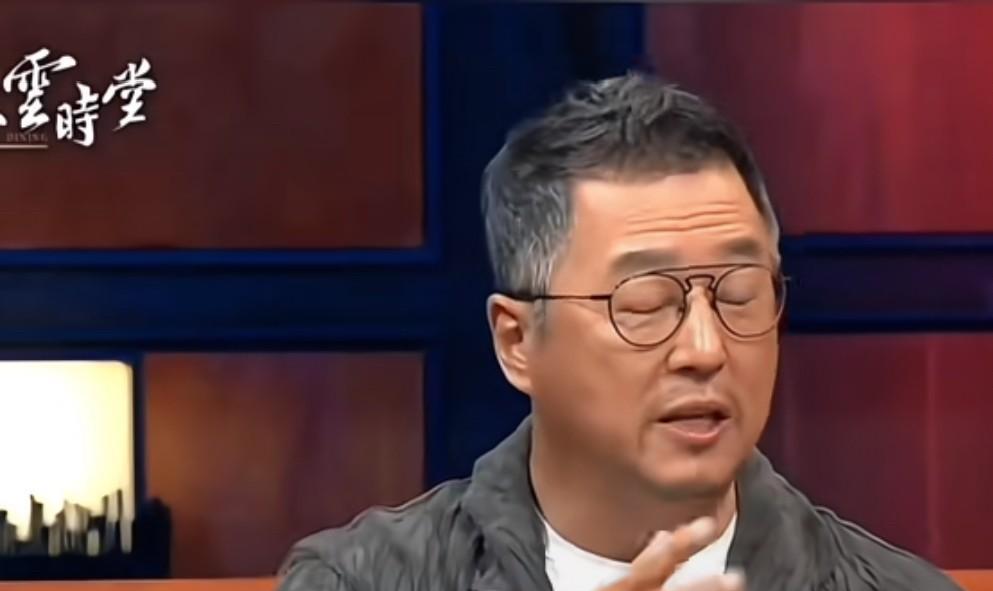 王伟忠在接受时堂栏目的记者采访时，在聊起大s时，他还是有些伤感……感慨人很多时
