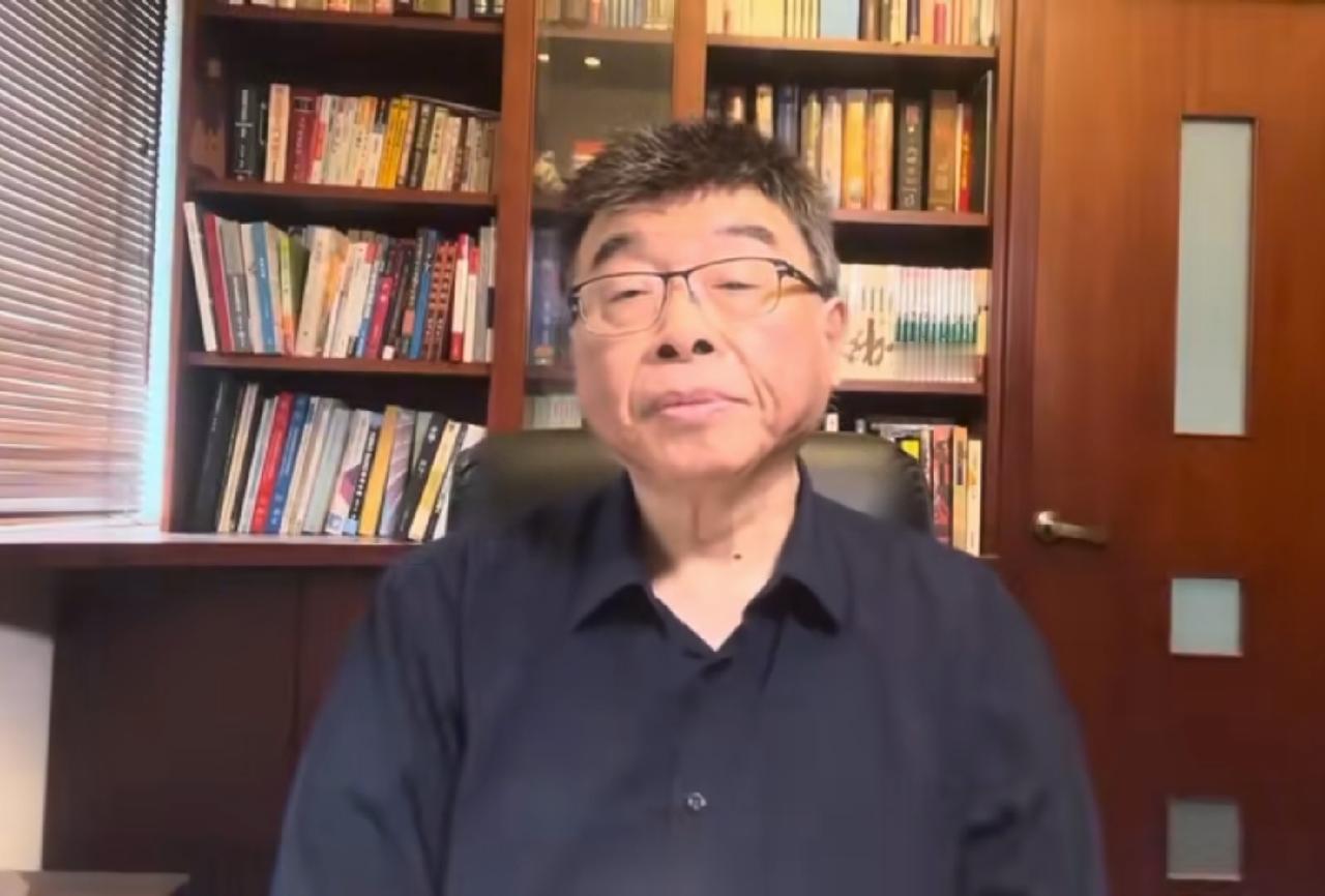 台湾名嘴邱毅也算是被黄智贤给坑了，他这一年多以来一直帮黄智贤说话，一直说黄智贤的