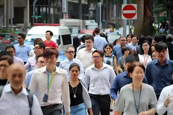 一位新加坡华人终于说了实话，他表示，在新加坡的华人，根本不在乎中国到底好不好，很