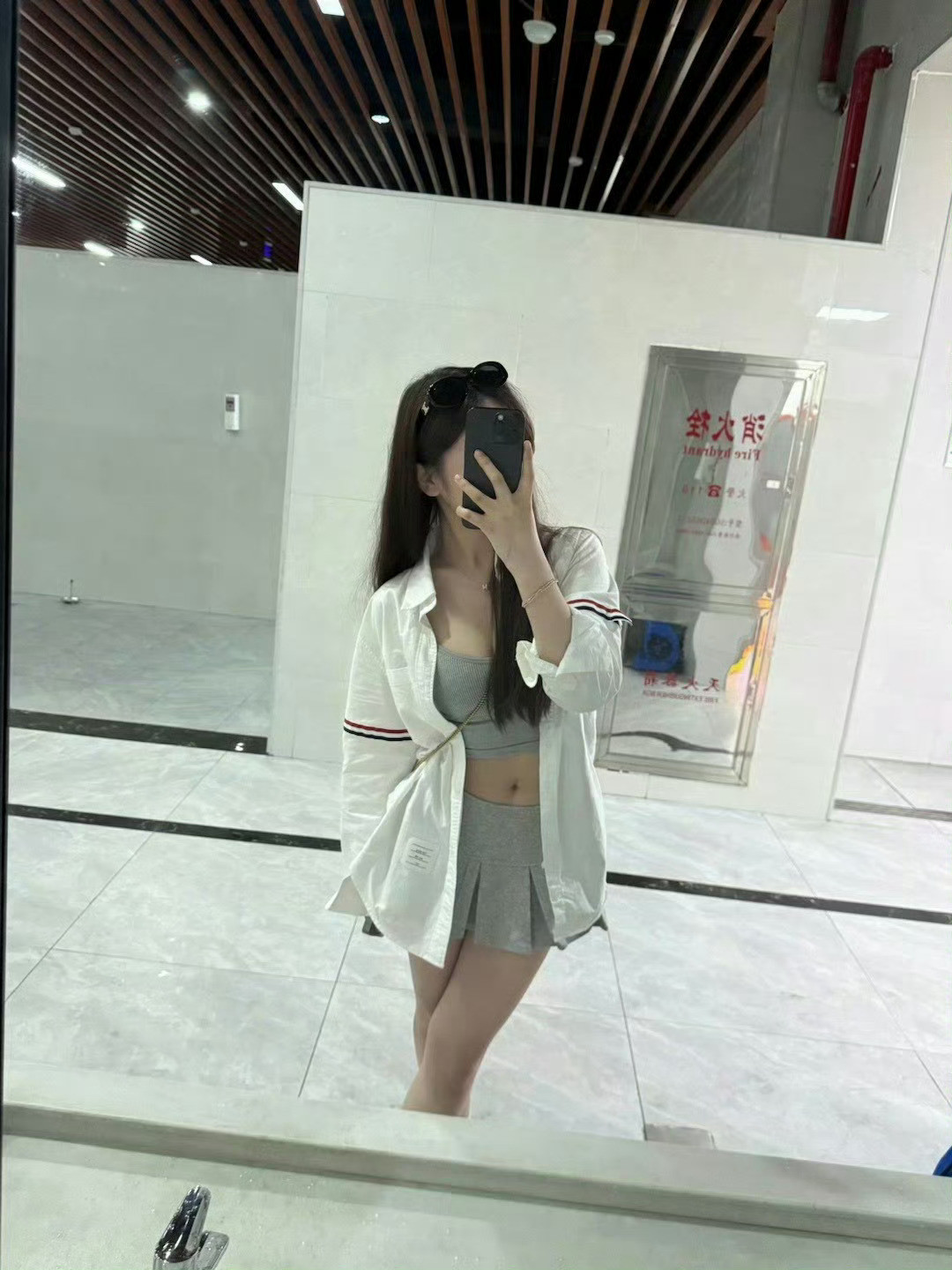 厕所的镜子真干净​​​