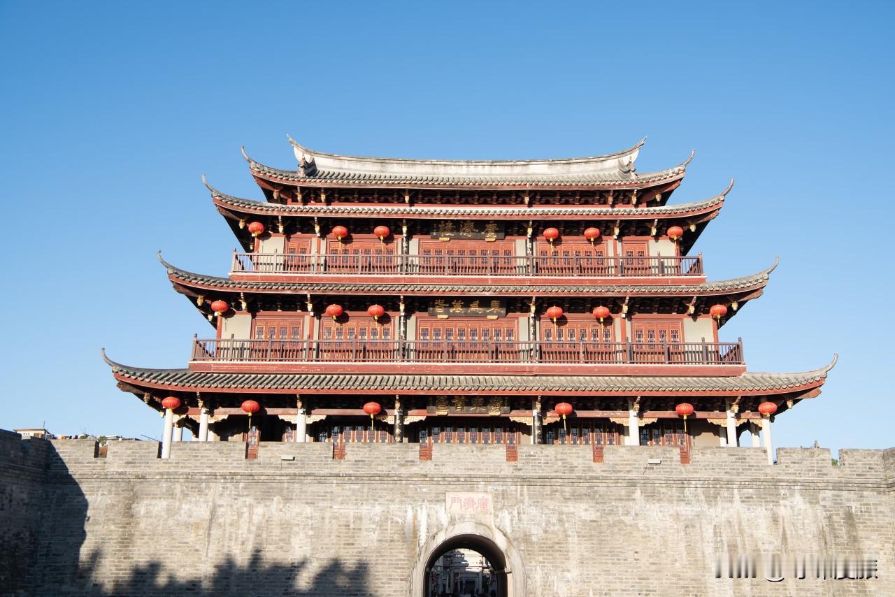 ①粤北·山水丹霞线（最经典、最有“出游感”）适合：想看大风景+不太介意