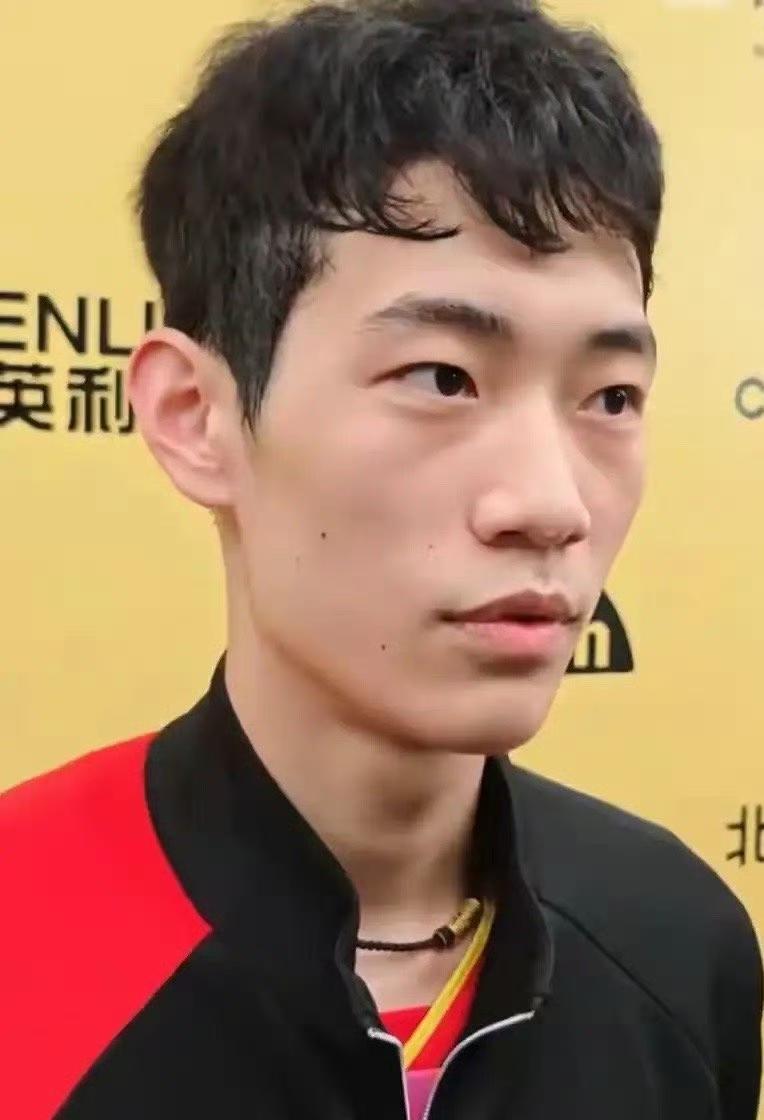 陈俊崧、陈熠晋级16强!第十五届全国运动会男单1/16决赛，福建陈俊菘4-0战