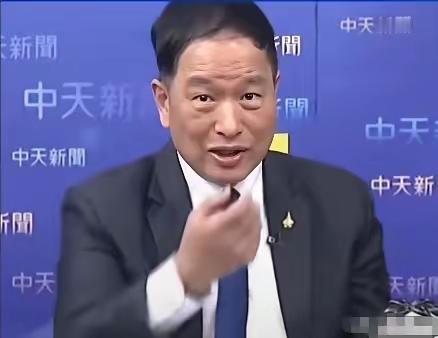 台湾退役将领张延廷：我认为中国大陆通过春晚向外界展示的机器人，他肯定是有目的有猫