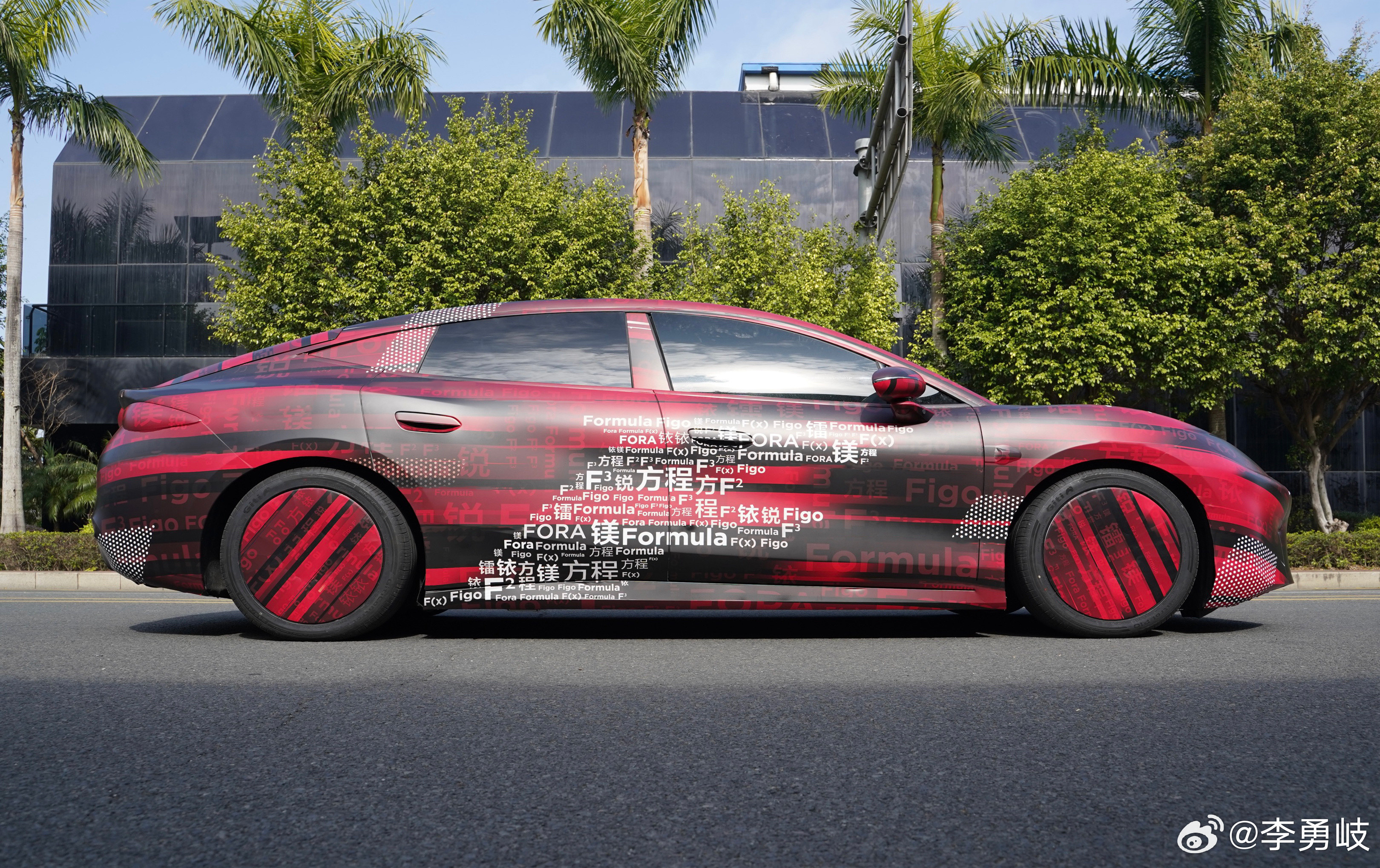 比亚迪将迎来最美轿车？！方程豹首款轿车谍照曝光！车长超5米，命名悬念成最大看点方