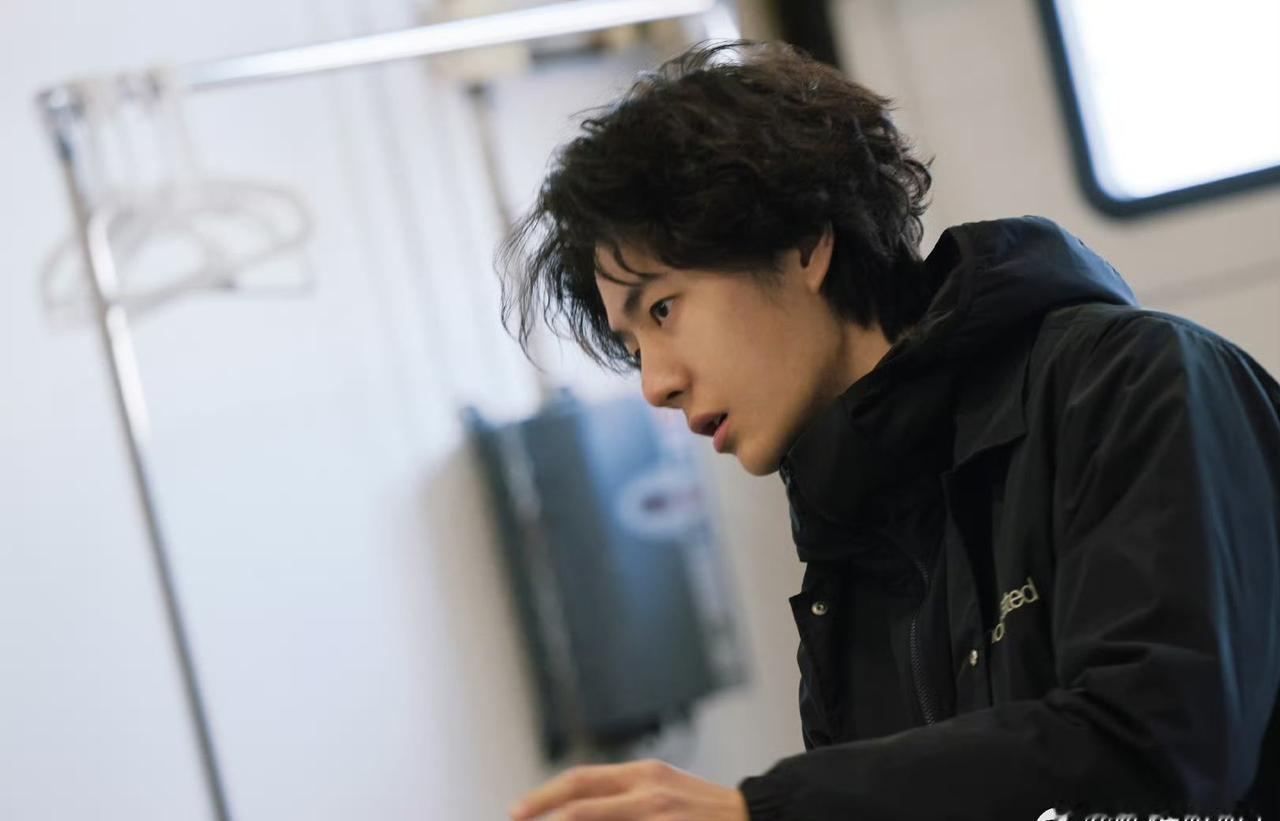 王一博王一博敬速人生风格即人格！巨星@UNIQ-王一博的时尚态度就是他的人