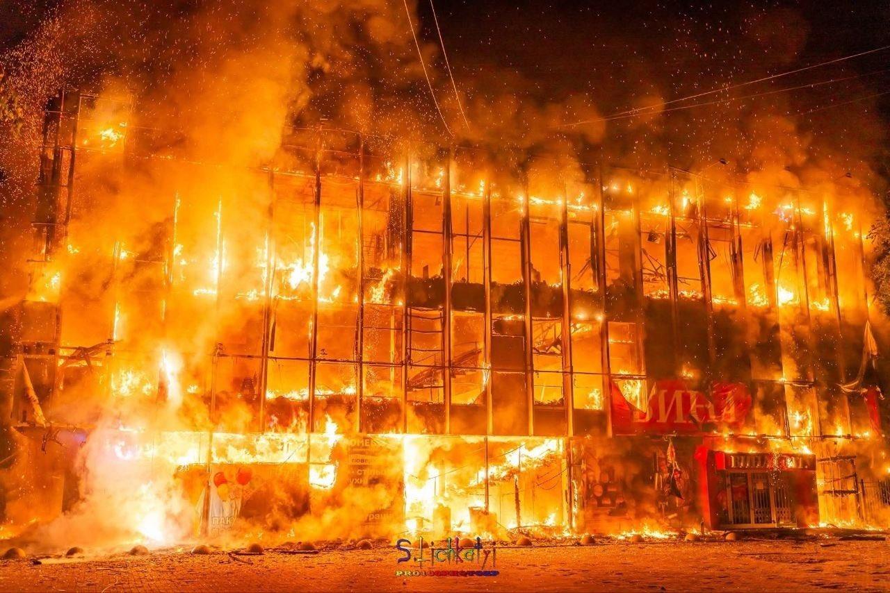 “乌克兰崩溃倒计时了？”“俄罗斯对乌克兰的空袭行动，针对的是维持该国经济运转的基