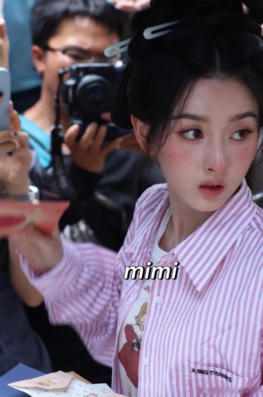 宋祖儿这是冻伤妆吧，上次冻伤妆萌萌的还是璇玑