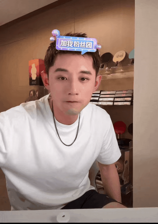 网友问藏獒，你和樊振东比，谁赢？张继科说，只比一分，百分之五十，比11分，我一局