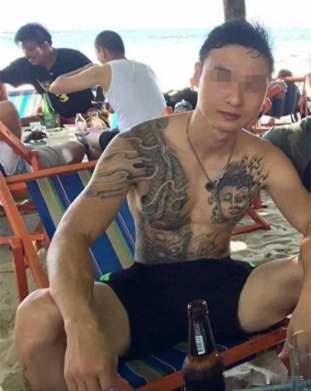 王暖暖被爱情冲昏了头！这样的男人也敢嫁？抛开眼神不说，你看那绞身，半佛半
