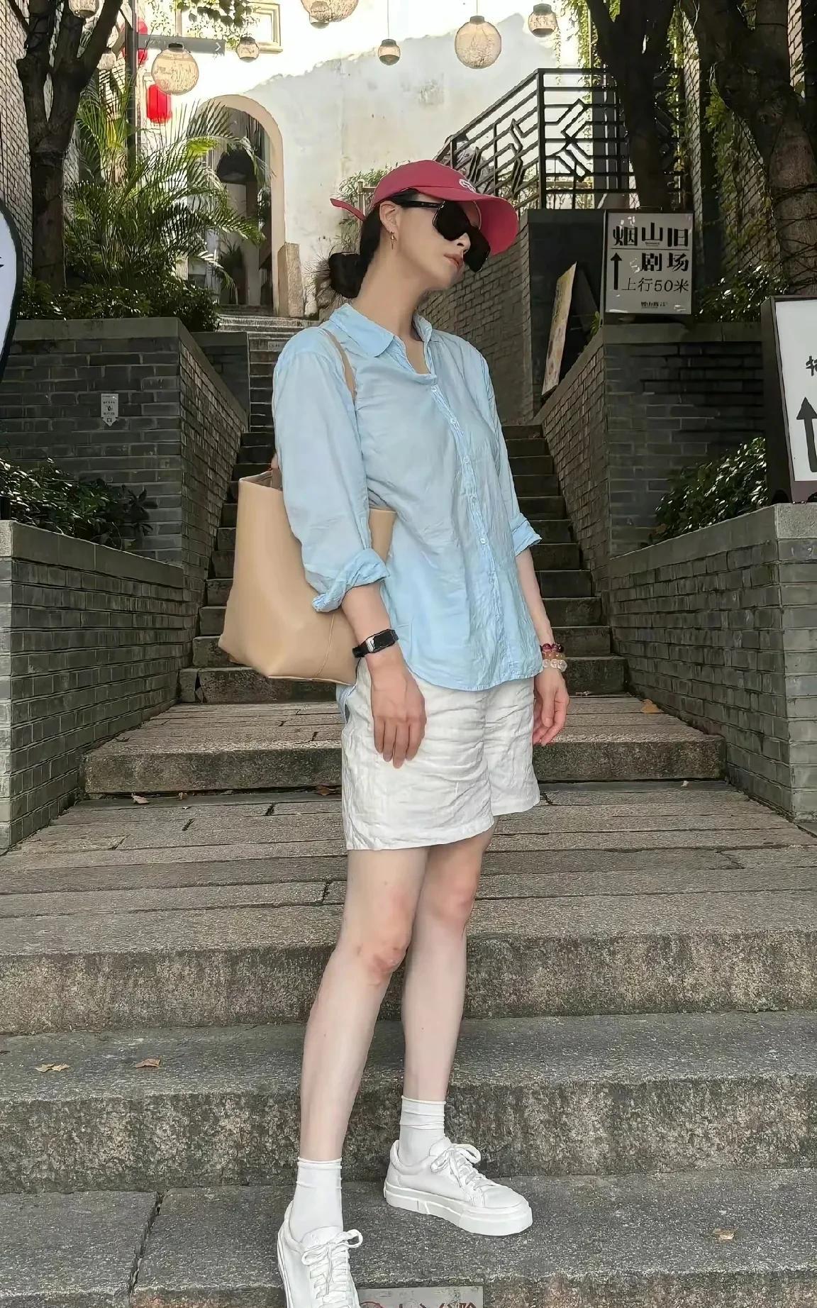 哎妈呀，被蒋欣惊艳到了。她瘦下来，真的好漂亮好漂亮。明明是同一件衣服，这胖的