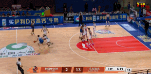 麦考尔复出就打首发控卫，王少杰连续篮下得分失误，最突出的还是胡明轩广东队阵容