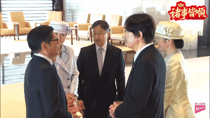 菲律宾总统访问日本，日本战犯天皇夫妇出席会面高市早苗躲在背后不敢插嘴日本天皇