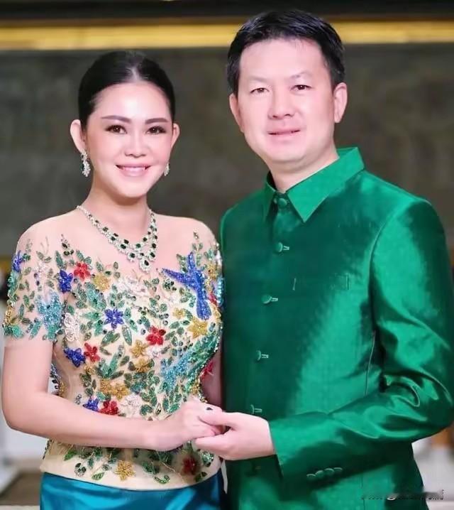 富豪们拼命生孩子，不是因为喜欢，是因为家里有矿[墨镜][墨镜]洪森的小女儿名