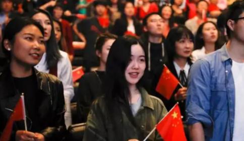 中国人容易被电诈盯上是有原因的，一位越南人告诉我：一个14亿人口的大国，几乎没黑