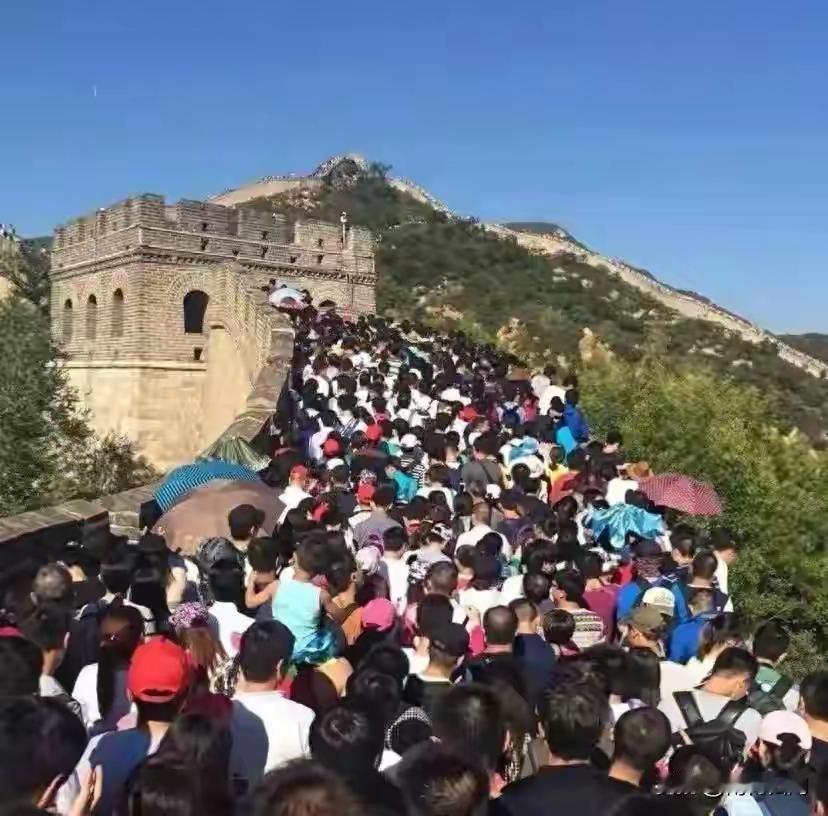 五一15.2亿人出行，反向旅游爆火，不当冤大头，国人彻底清醒了这个五一假期