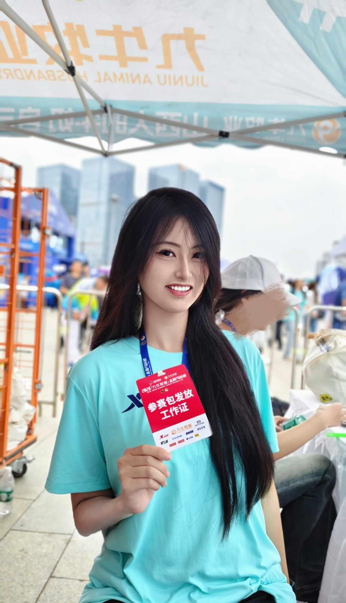 因为你明媚了起来这世界突然好可爱.马拉松志愿者活动