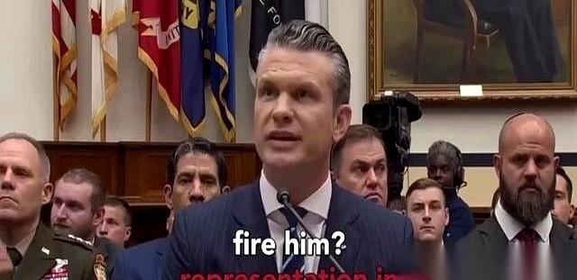 美国众议院那间狭窄的听证室里，46岁的国防部长赫格塞思被问住了。议员塞思·莫尔