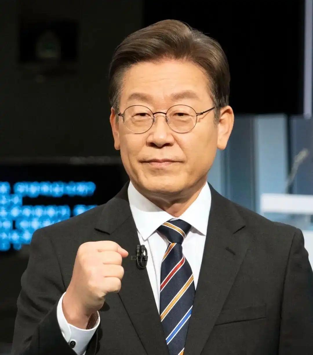 韩国总统李在明，越来越受到韩国女性的欢迎。 上任大半年时间，李在明的支持率数