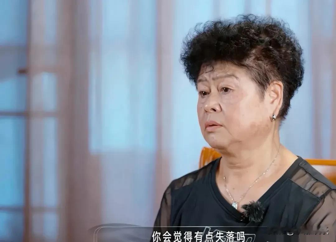 最近，一段冉莹颖妈妈的采访片段引发热议，直接冲上热搜！导演问了一个扎心的问题