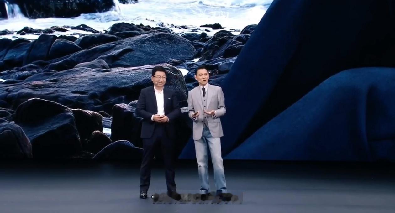 现在明星带产品都这么自然了吗？刘德华这次出现在华为MateXT2发布会，最有