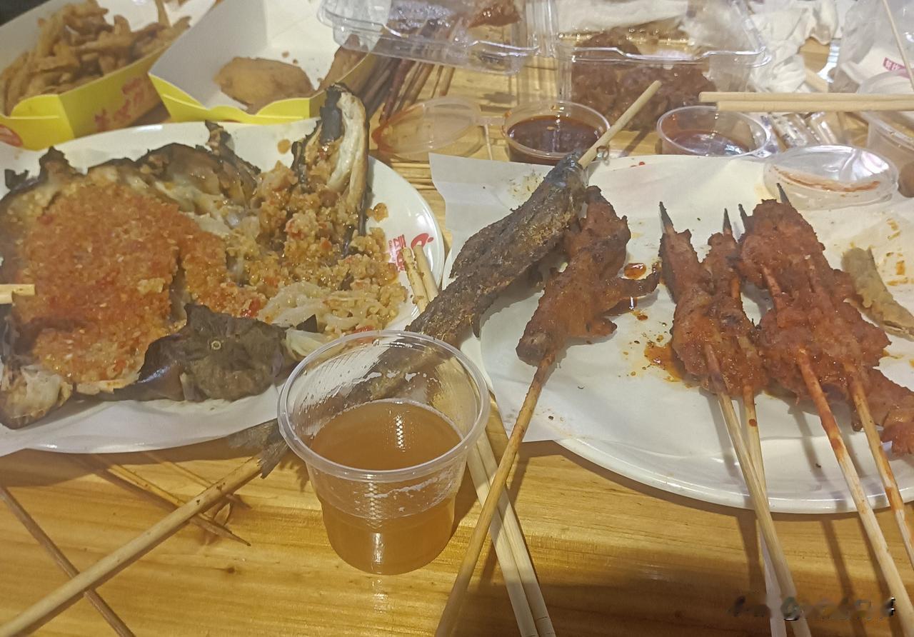 千万不要无节制喝酒不要以为自己很能喝长期饮酒容易酒精中毒邻居张哥年轻就天