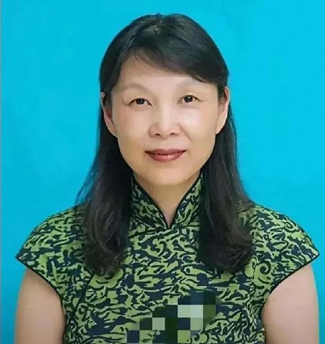 杜建英是宗庆后创业阶段进入娃哈哈的浙大高材生，为此放弃了国企员工身份，后来担任集