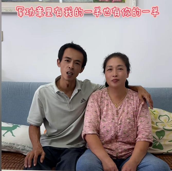 事业巅峰时期宣布自己的另一半，鸡排哥好样的。今天鸡排哥带着鸡排嫂发抖音，说军
