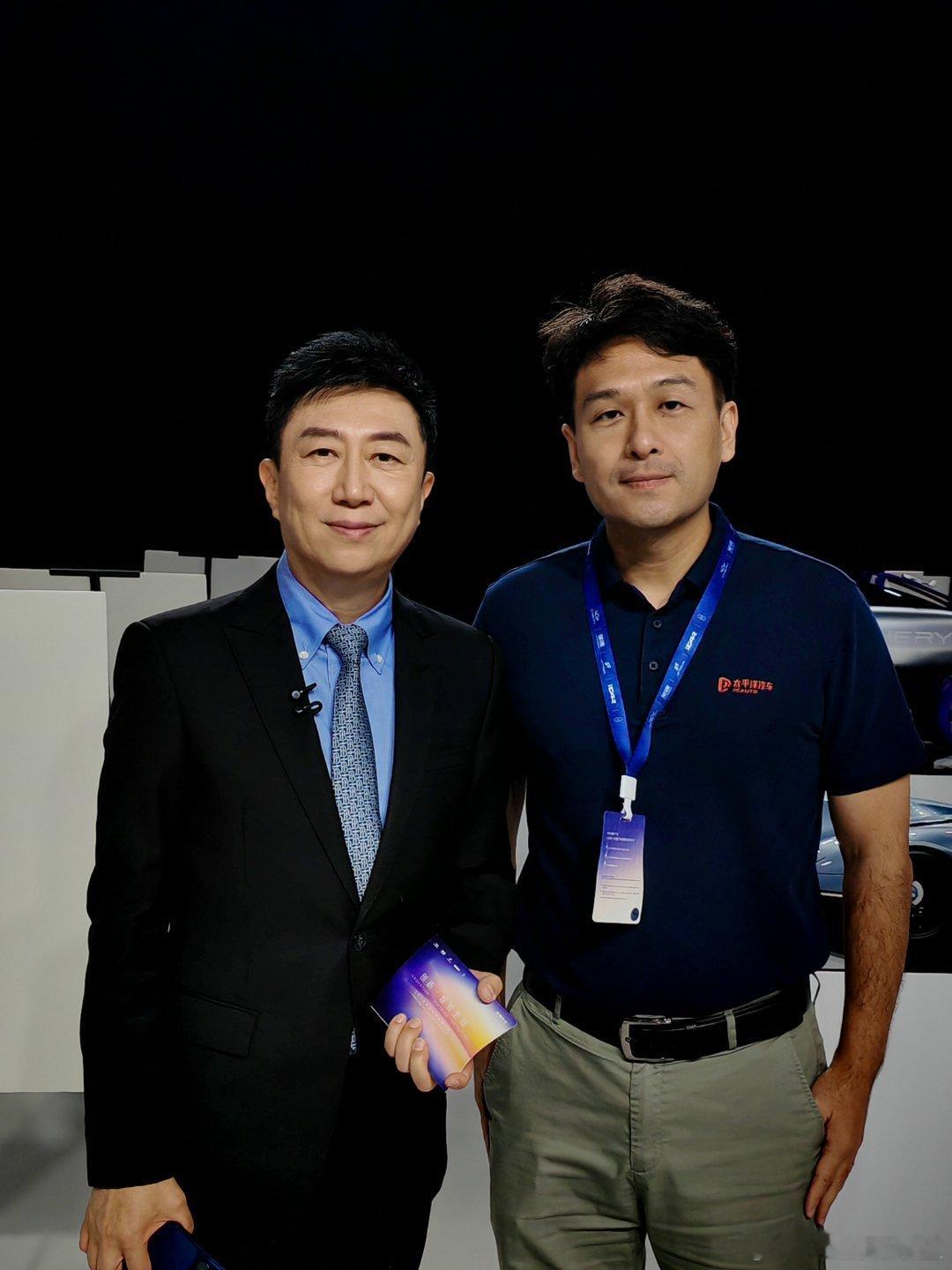 在奇瑞全球创新大会遇到央视老师，当时正是他在主持整场大会，竟能趁着嘉宾发言时段，