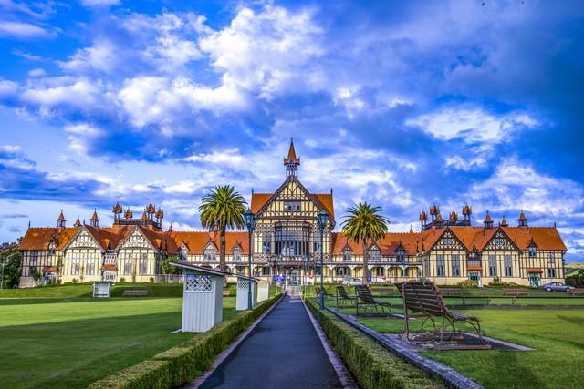 当地人正在疯狂逃离新西兰新西兰，地球上最美的国家之一，却发生着一件怪事，当地人