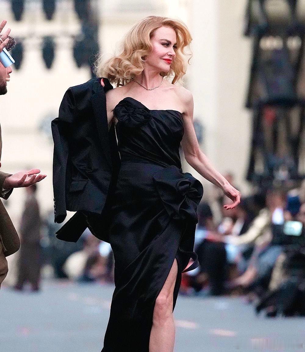 一组妮可·基德曼出席VogueWorldHollywood的照片​​​