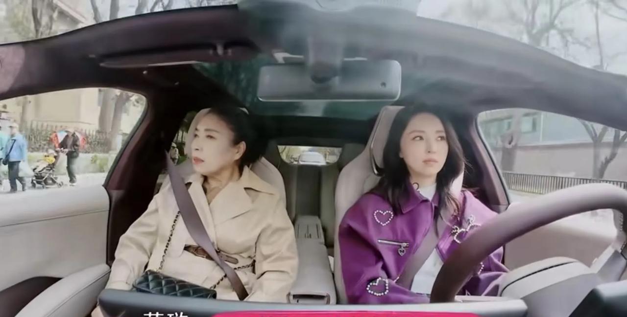 董璇：“离婚之后我妈也被拴住了，特别是我出去拍戏，她也是一直帮我带孩子，包括孩子