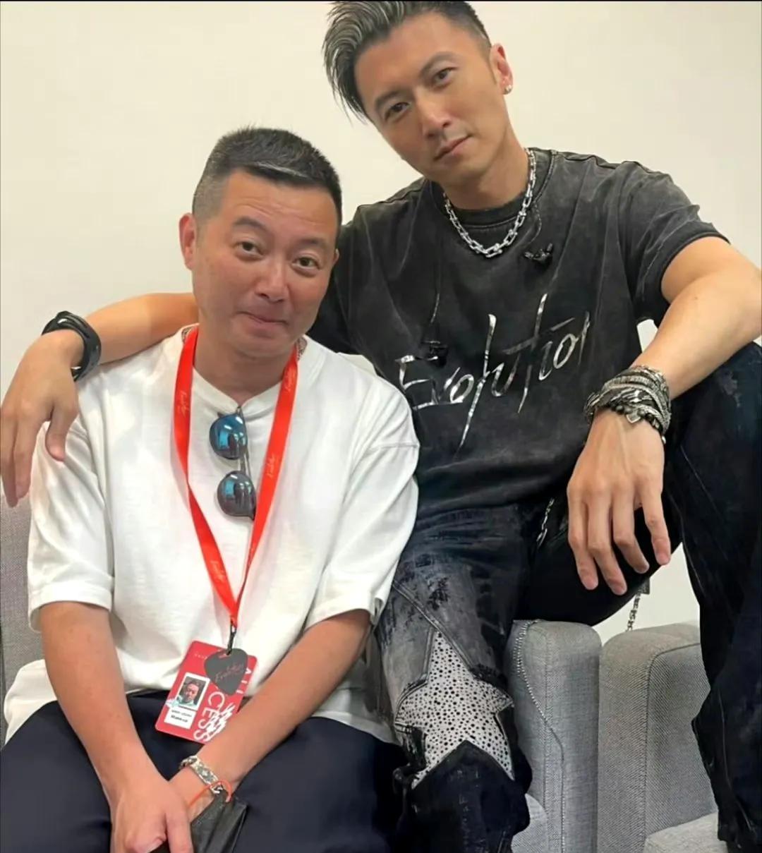 郑希怡老年滤镜引热议，真颜反差大