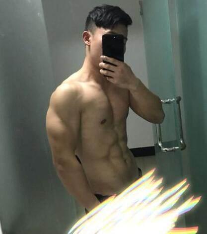 健身两个月, 小伙练出6块腹肌, 身材在完美的他如何做到的?