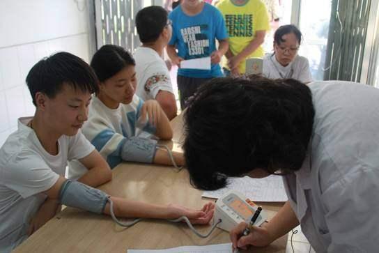 年轻孕妇参加体检, 孕10周流产, 这几项检查不能做!