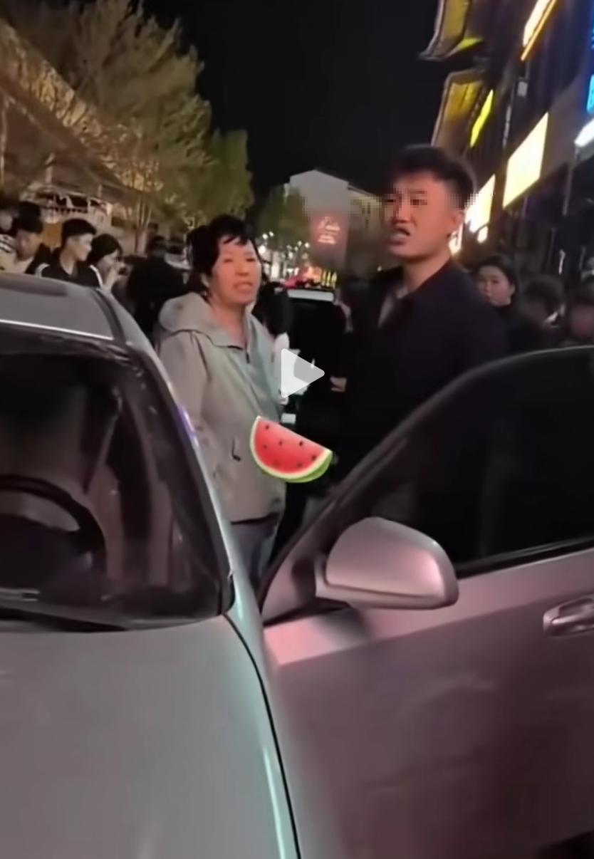 好家伙！彩礼要不到直接改抢劫了。山东梁山再一次登上了热搜。起因是一对谈婚论嫁