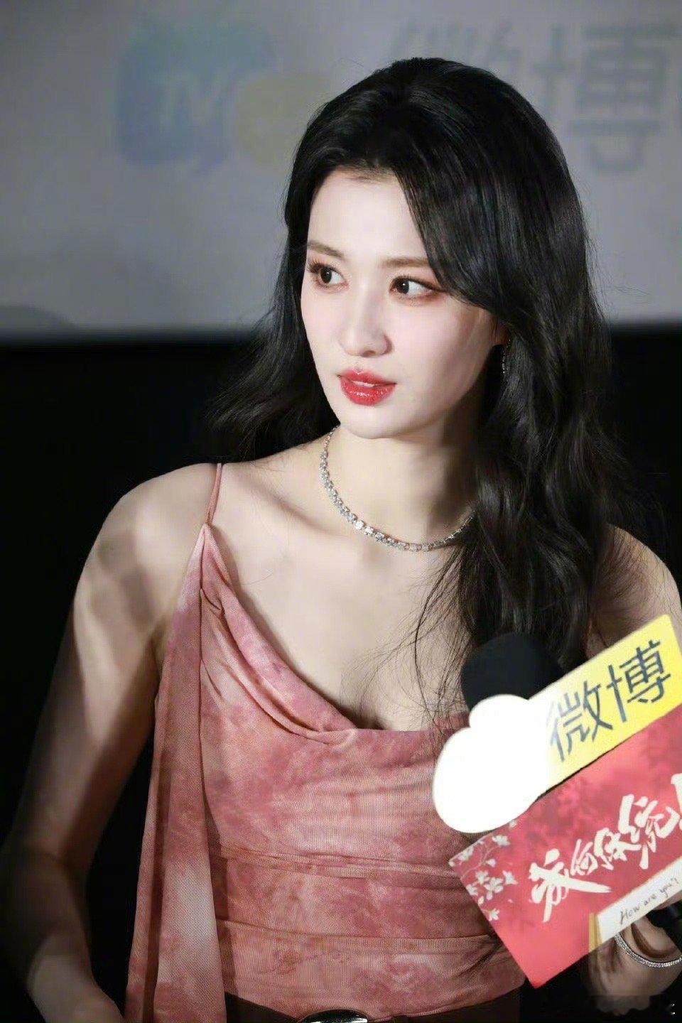 王楚然古装好美，现代妆造也很美～～