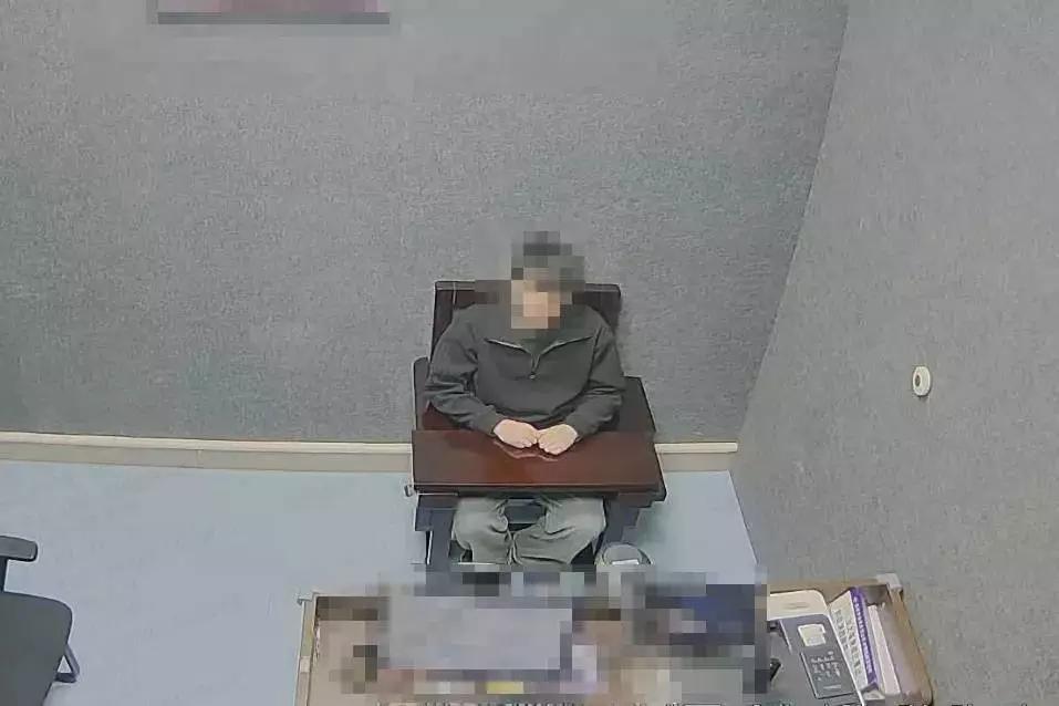 2026年杭州萧山区出了个离谱事儿。陈女士在家擦窗户，一探头，从13楼泼下的刷锅