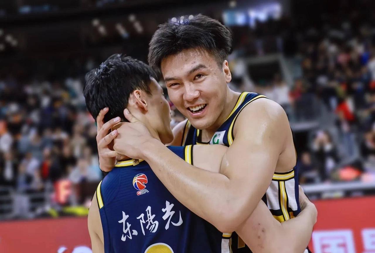 黄荣奇心系广东男篮！近期，南京同曦男篮宣布已经签下黄荣奇，不过后者要在CBA第