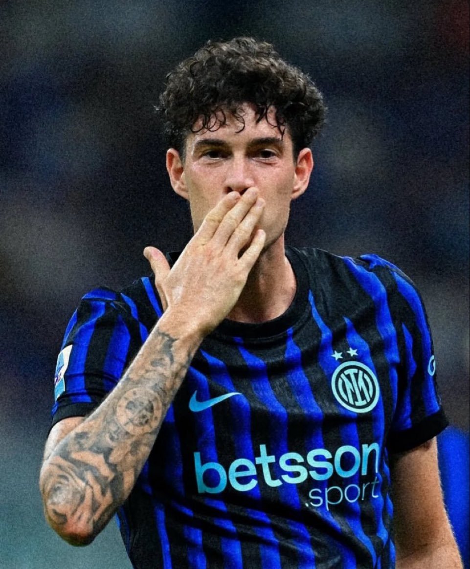 世体：巴塞罗那已与巴斯托尼达成原则性协议✅最终决定权在弗里克手中⏳弗里克将与