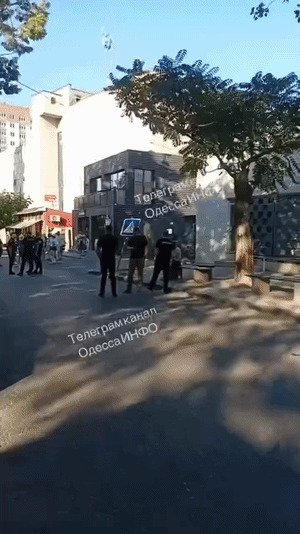 不要只看到克里米亚缺油，看看敖德萨缺点吧，民众已纷纷上街游行示威，表达不满，为此