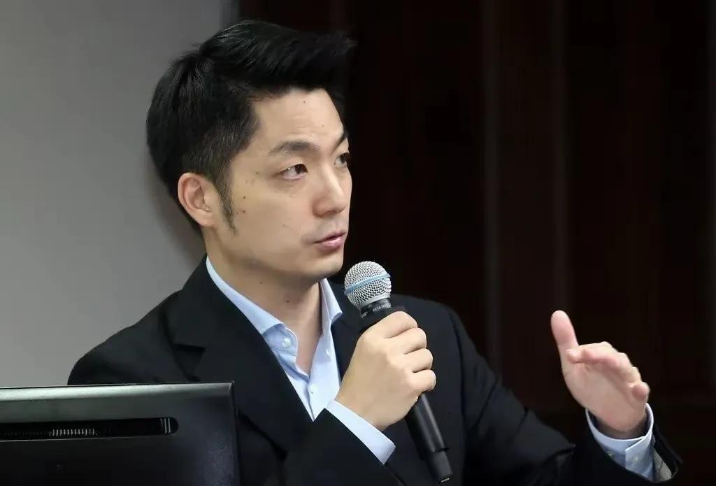 如果蒋万安能够看清形势，在岛内振臂一呼，坚定的支持两岸统一，不做骑墙派，那么将来