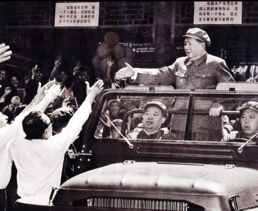 毛主席一生中有过五次特批，每一次都让人敬佩、服气。先说说第一位，独臂将军贺