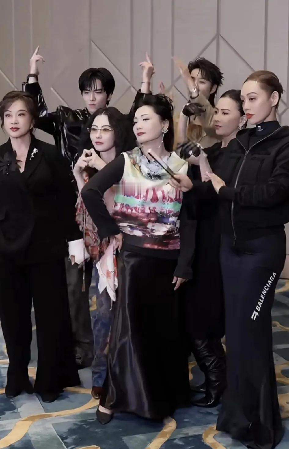 老戏骨我最喜欢何赛飞，直到我看到了刘晓庆的状态，太年轻了。不信你们看，刘晓庆7