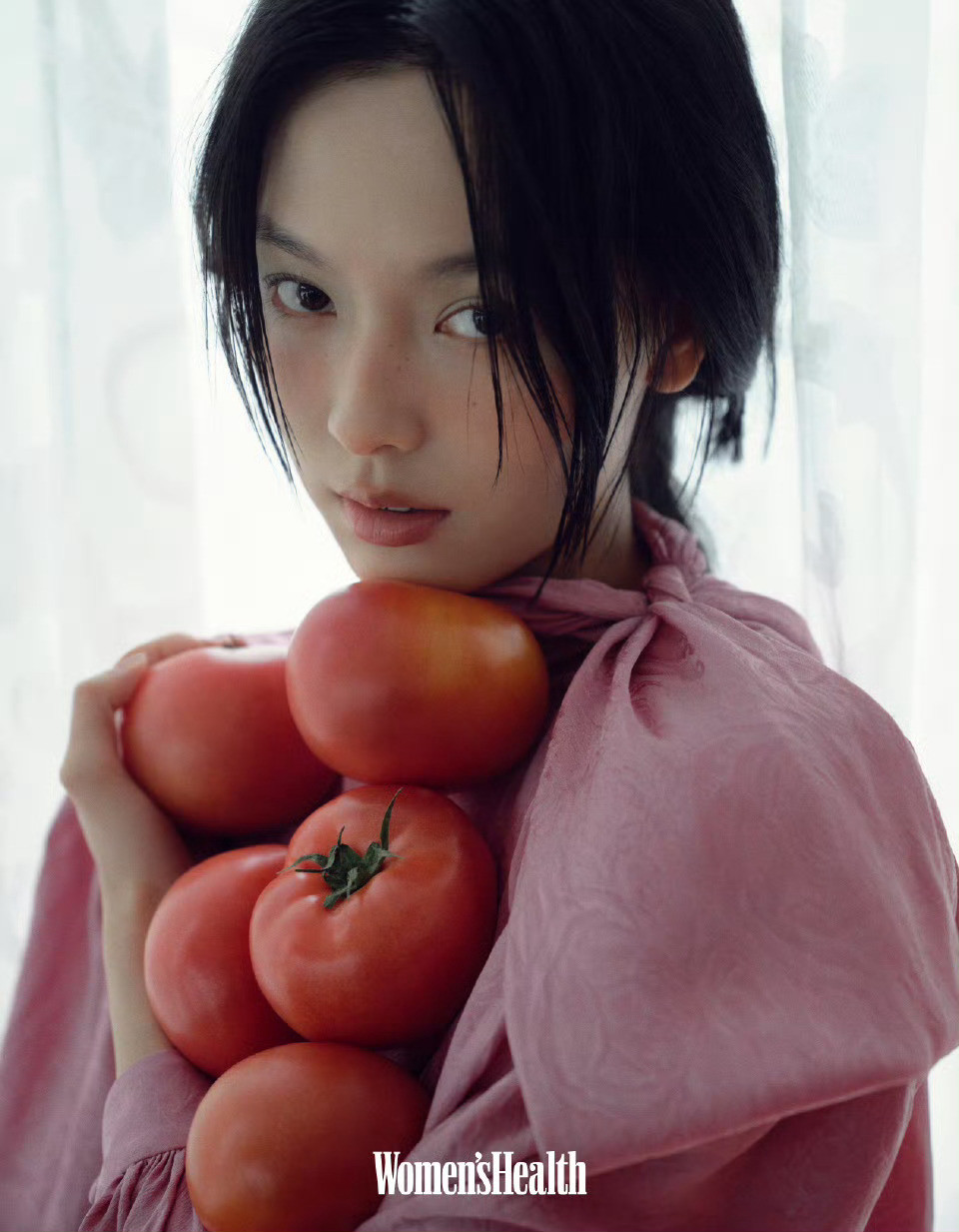 赵佳丽，《Women'sHealth》中英文版第二期摄影：卢卡斯杨