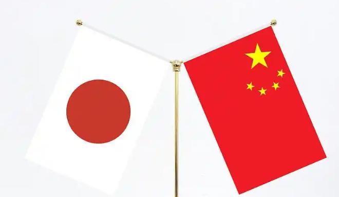 中日关系崩了，所有人都以为日本是在替美国冲锋、替台湾站台！7月7日，日本外相与